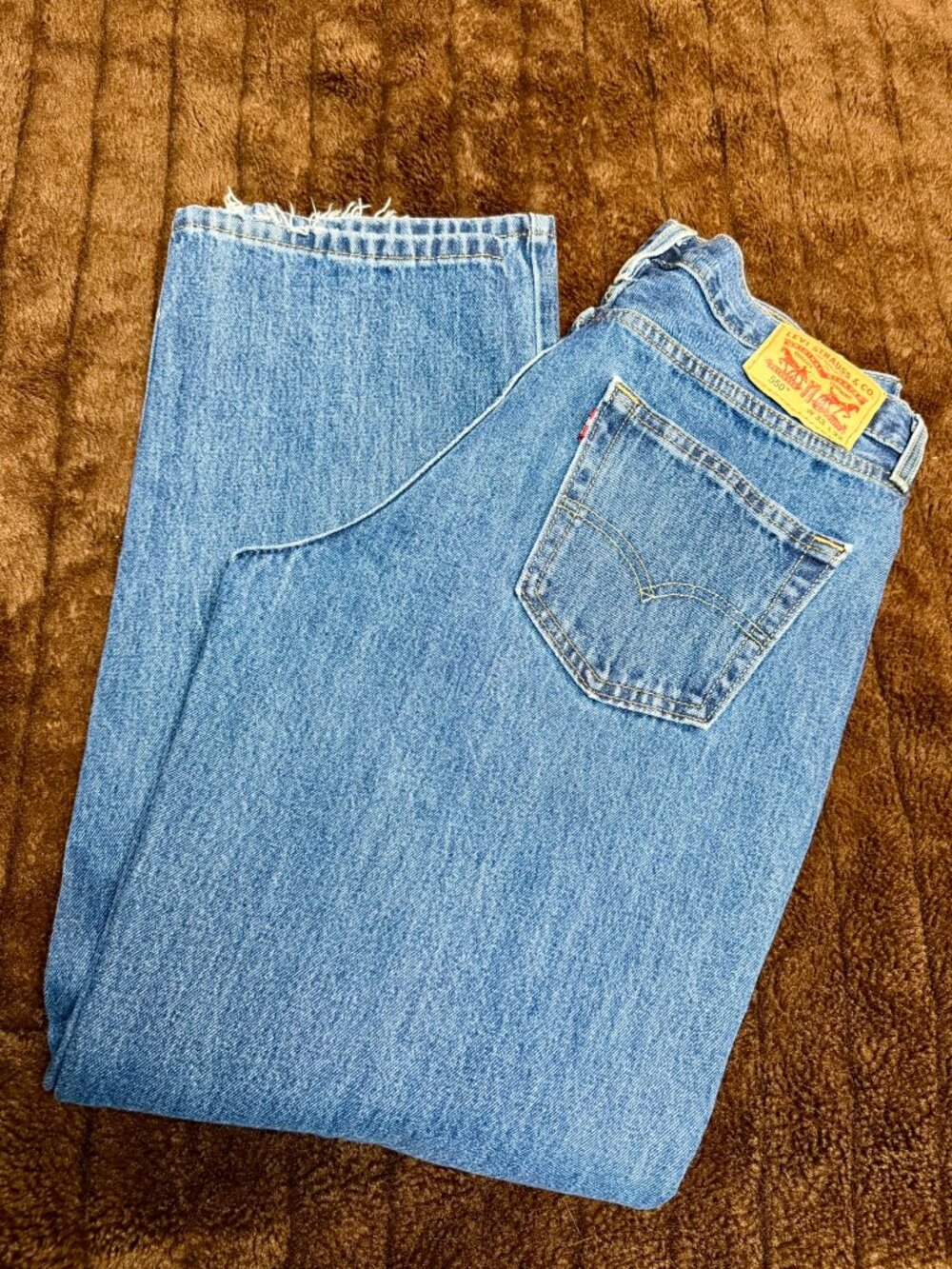 Levi’s 550 Relaxed Fit  33×32 • Men’s Classic Blue Denim • Great Shape w/fray